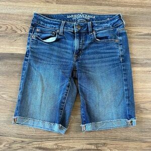 American Eagle Blue Denim Skinny Bermuda Jean Shorts Super Stretch Womens 4 9”